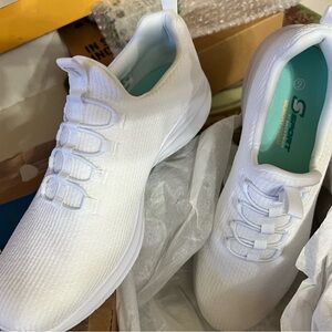 New Sketchers New Sport’s Sketchers white sneaker size 9. Comfortable walkin…